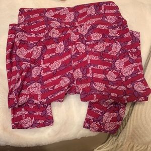 NWOT LuLaRoe leggings, Says one size fits all but look more like S/M
